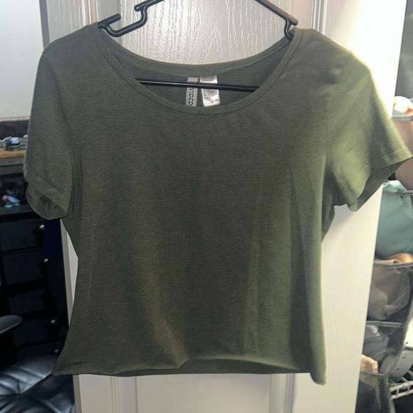 Green t shirt - Picture 1 of 3